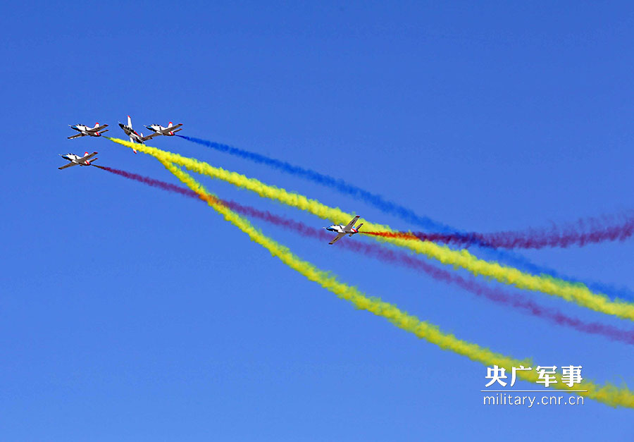 China's air force puts on brilliant air show