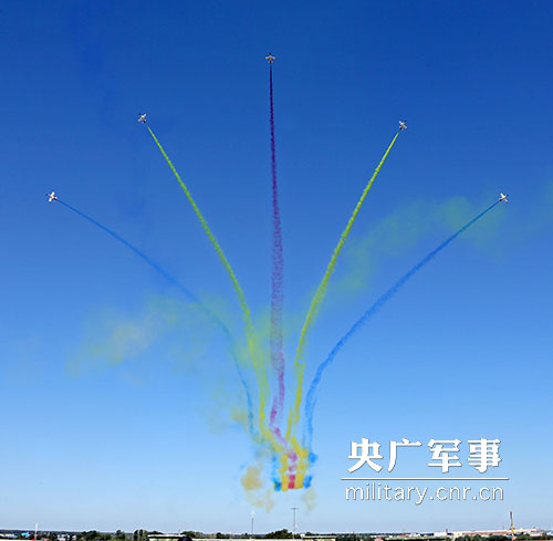 China's air force puts on brilliant air show