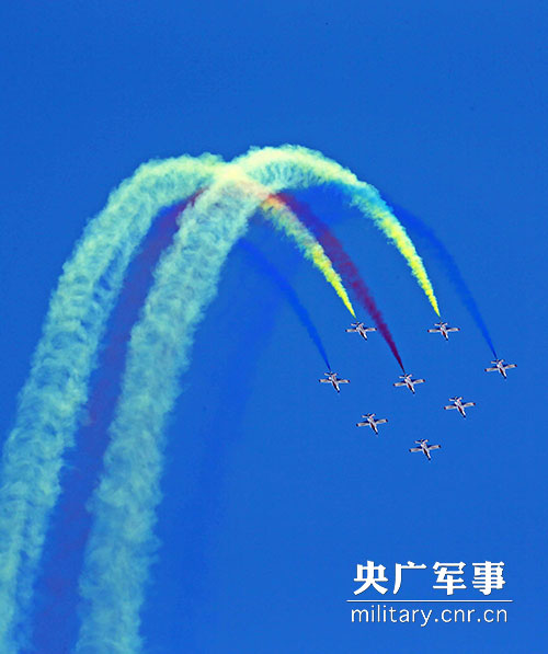 China's air force puts on brilliant air show