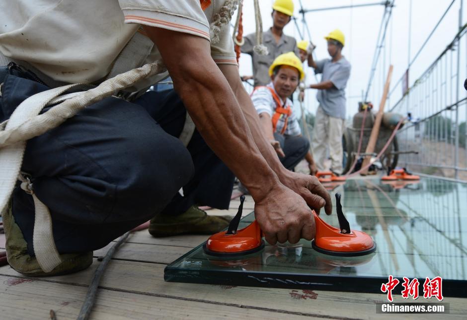 Photo story: a peek at constructors of a suspension bridge