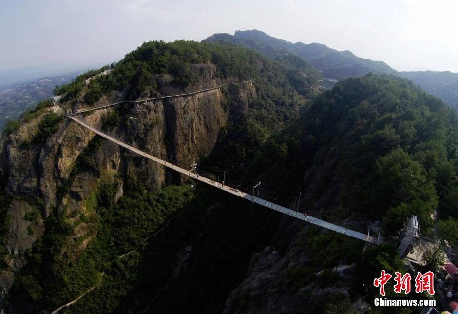 Photo story: a peek at constructors of a suspension bridge