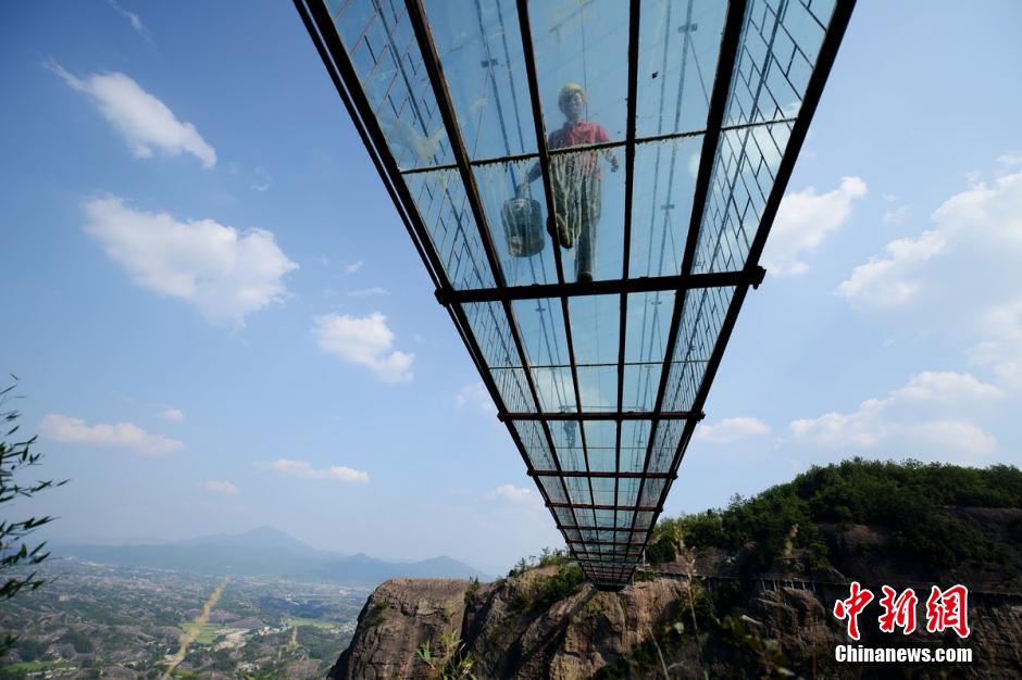 Photo story: a peek at constructors of a suspension bridge