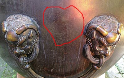 
Netizens Fury over Defaced Forbidden City Vat