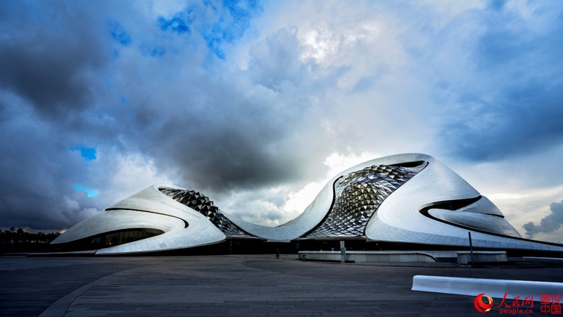 Harbin Grand Theater blends into landscape