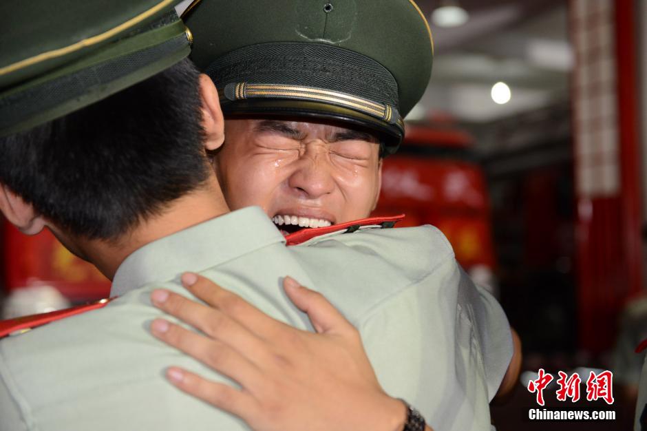 Too hard to say goodbye: discharged soldiers