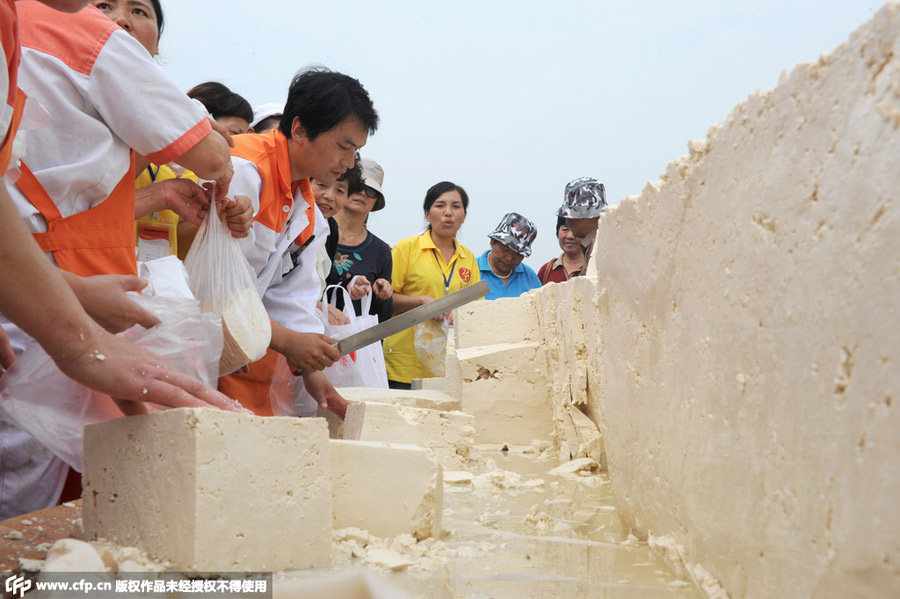 Tofu weighing 8 tons made in Anhui