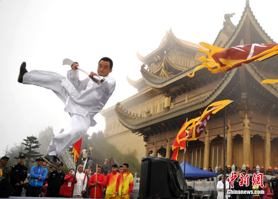 Kung fu masters perform on Emei Mountain