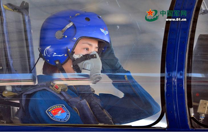 Female soldiers who have light up China's V-day parade