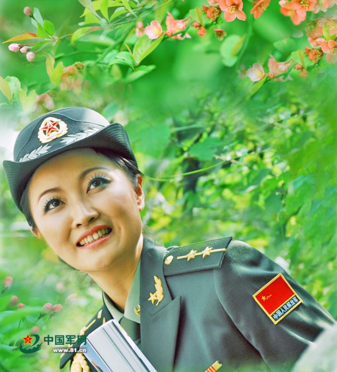 Female soldiers who have light up China's V-day parade