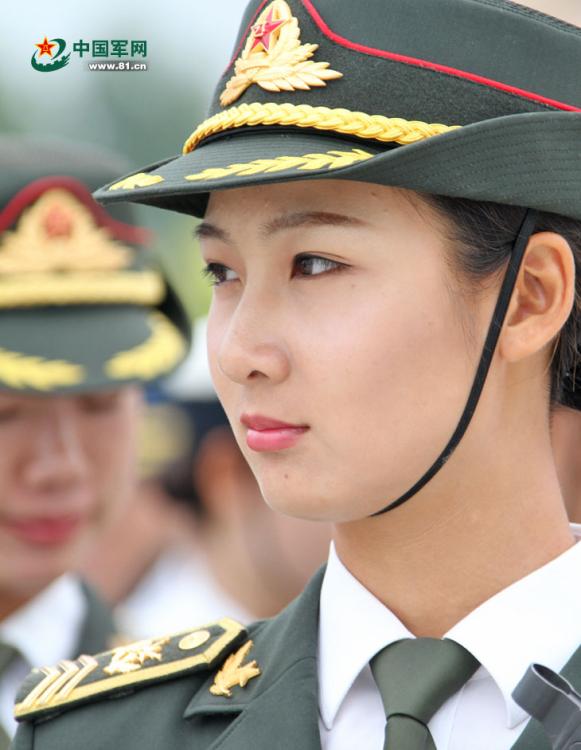 Female soldiers who have light up China's V-day parade