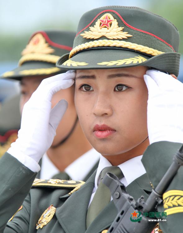 Female soldiers who have light up China's V-day parade