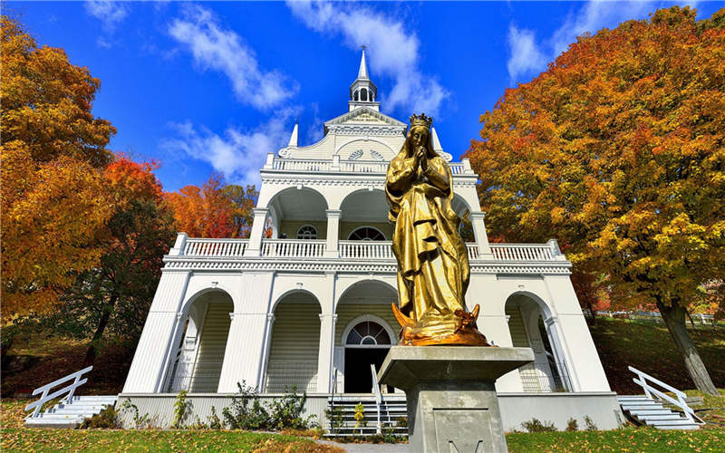 Bright-colored autumns around the world