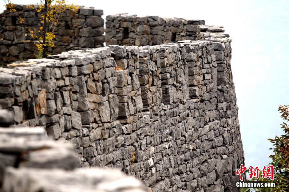 Winding ancient 'Great Wall' in Henan