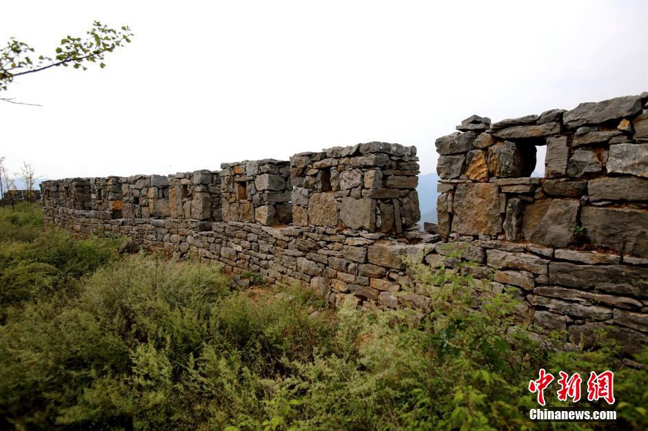 Winding ancient 'Great Wall' in Henan