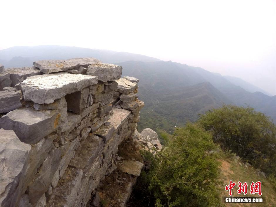 Winding ancient 'Great Wall' in Henan