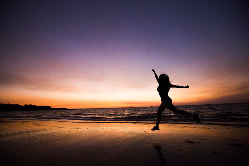 Watching a red sunset over the horizon: Mindil Beach Sunset Market in Australia