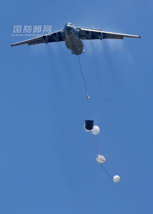 Cool training pictures of Chinese airborne troops