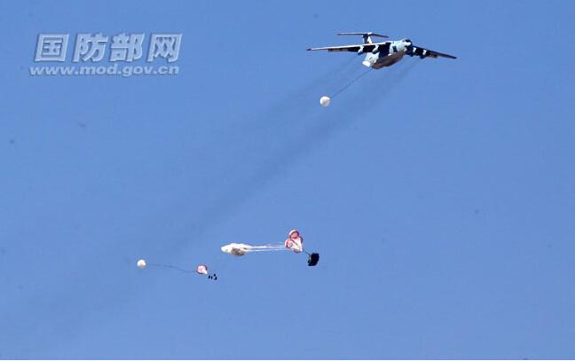 Cool training pictures of Chinese airborne troops