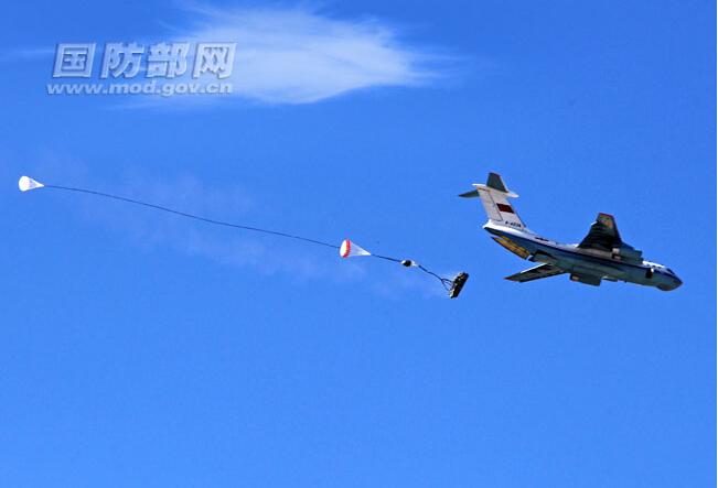 Cool training pictures of Chinese airborne troops