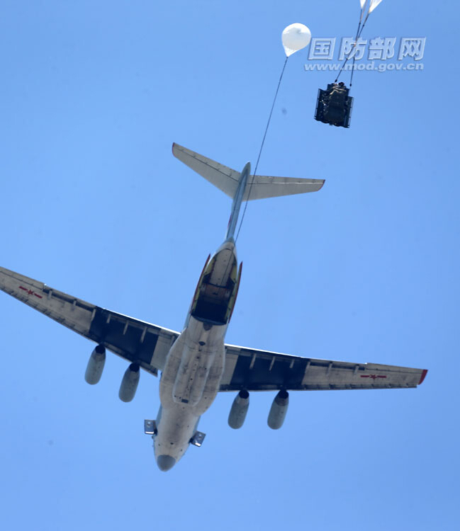 Cool training pictures of Chinese airborne troops