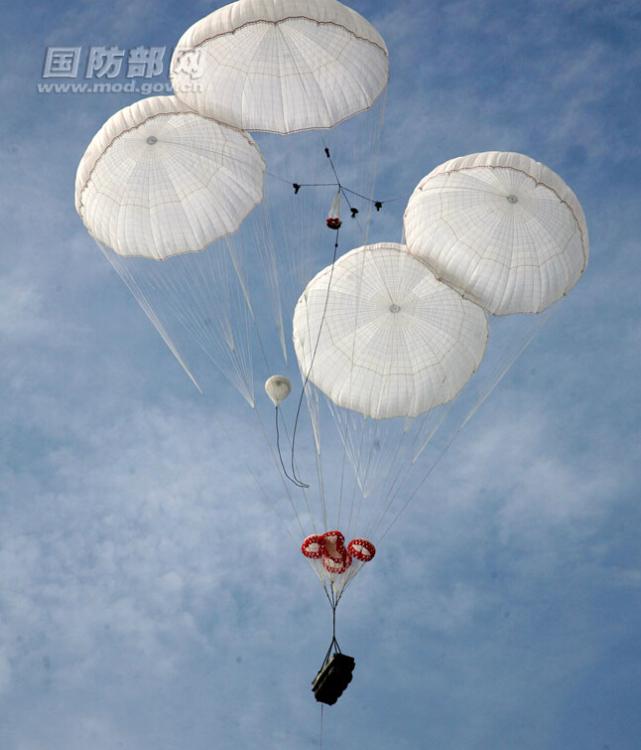 Cool training pictures of Chinese airborne troops