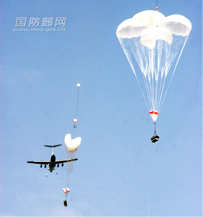 Cool training pictures of Chinese airborne troops