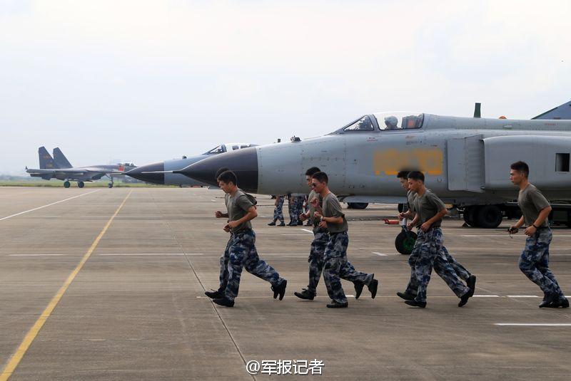 China's air force holds confrontation training: J-11 VS. J-8F