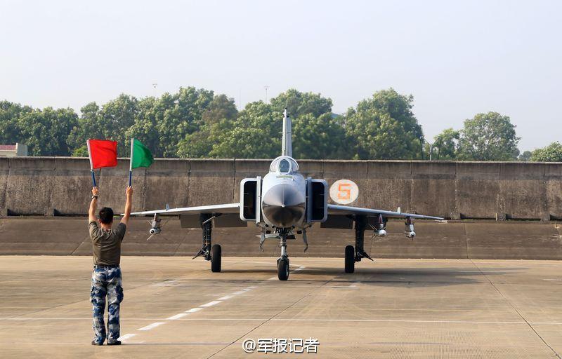 China's air force holds confrontation training: J-11 VS. J-8F