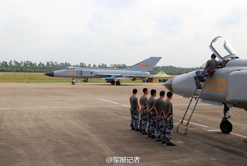 China's air force holds confrontation training: J-11 VS. J-8F