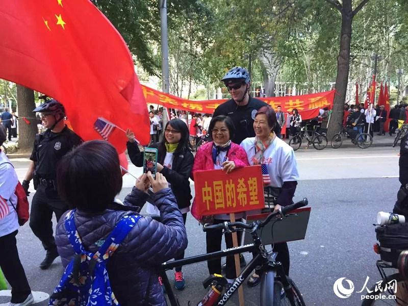 People in Seattle warmly welcome President Xi and his wife Peng Liyuan