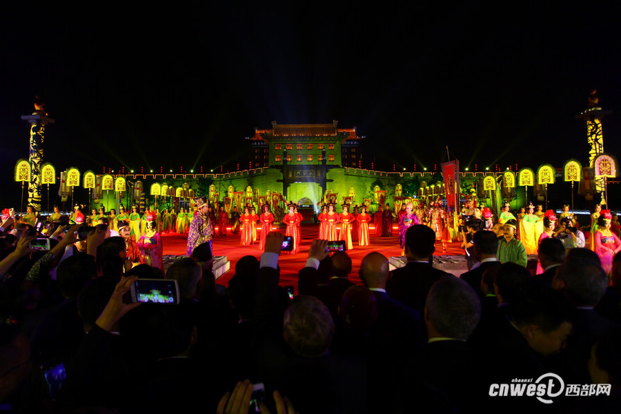 Xi'an holds ancient welcome ceremony for guests attending 2015 Euro-Asia Economic Forum