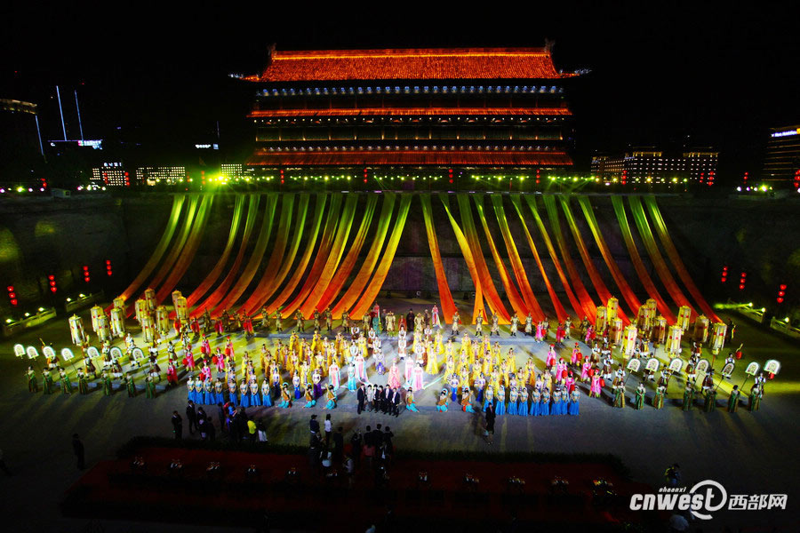 Xi'an holds ancient welcome ceremony for guests attending 2015 Euro-Asia Economic Forum