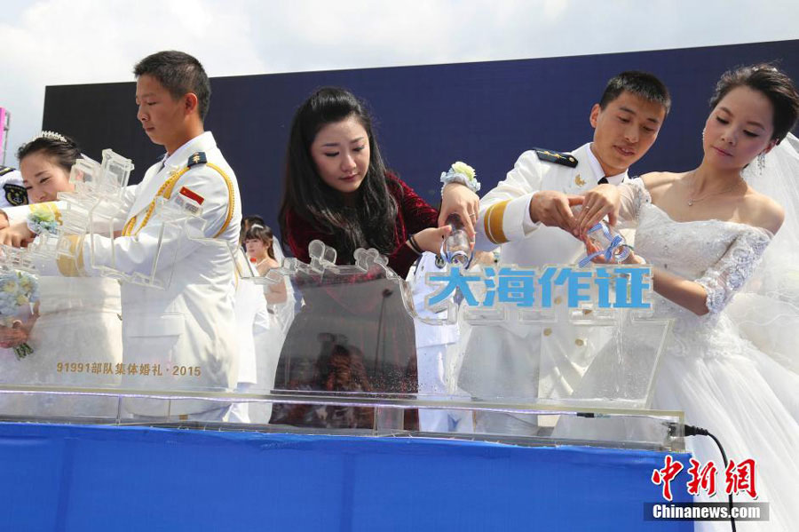 Chinese Navy Holds Group Wedding for Sailors