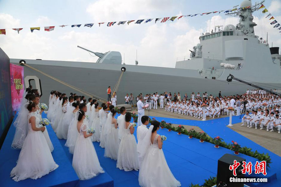 Chinese Navy Holds Group Wedding for Sailors