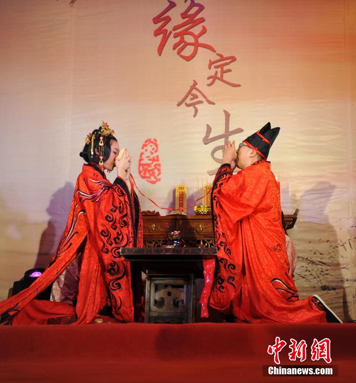 Traditional Han-style wedding held in Hebei