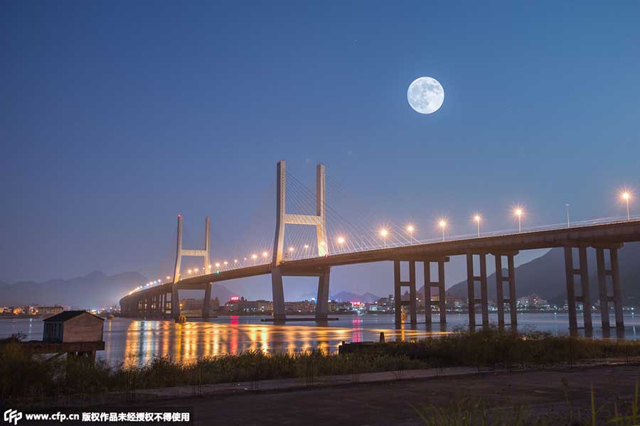 Biggest supermoon since 1998 seen across China on Sunday night