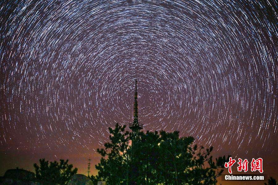 Starry sky at Jiuxianshan Mountain