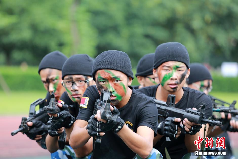 College freshmen give wonderful military skills performance