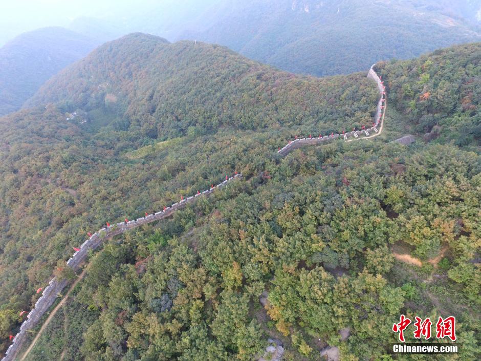 National flags hung on Great Wall to celebrate the National Day