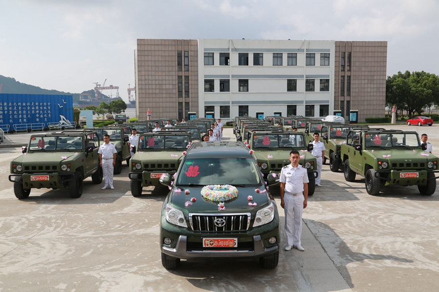 Group wedding ceremony held for 27 PLA soldiers