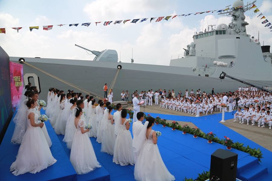 Group wedding ceremony held for 27 PLA soldiers