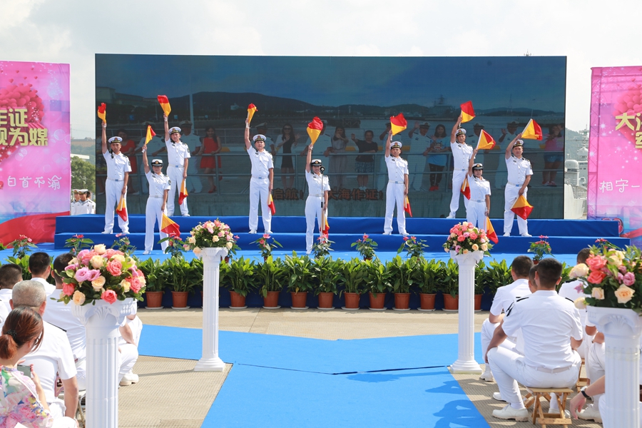 Group wedding ceremony held for 27 PLA soldiers