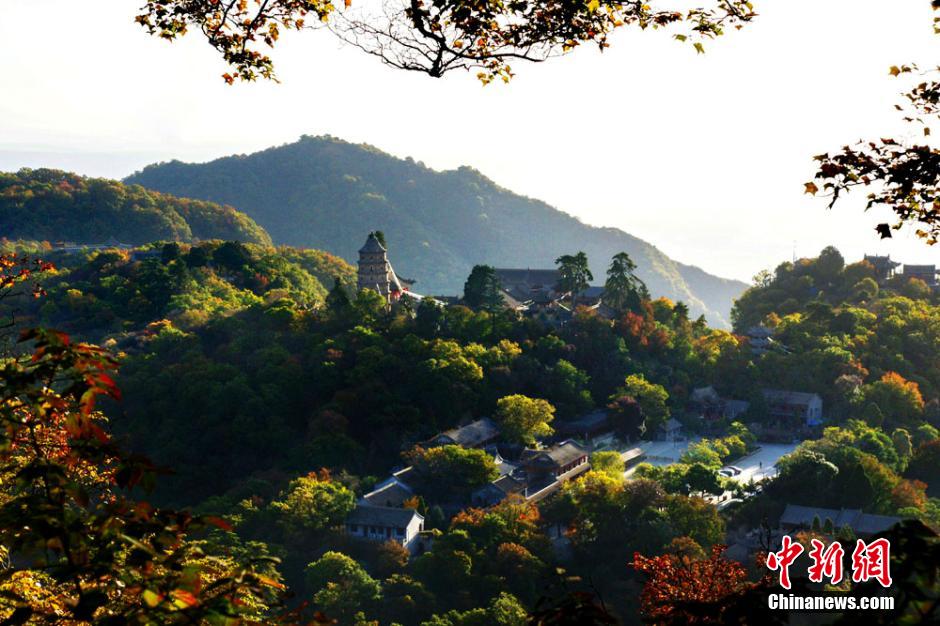 Picturesque autumn scenery of Kongtong Mountain