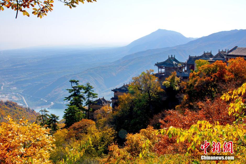 Picturesque autumn scenery of Kongtong Mountain