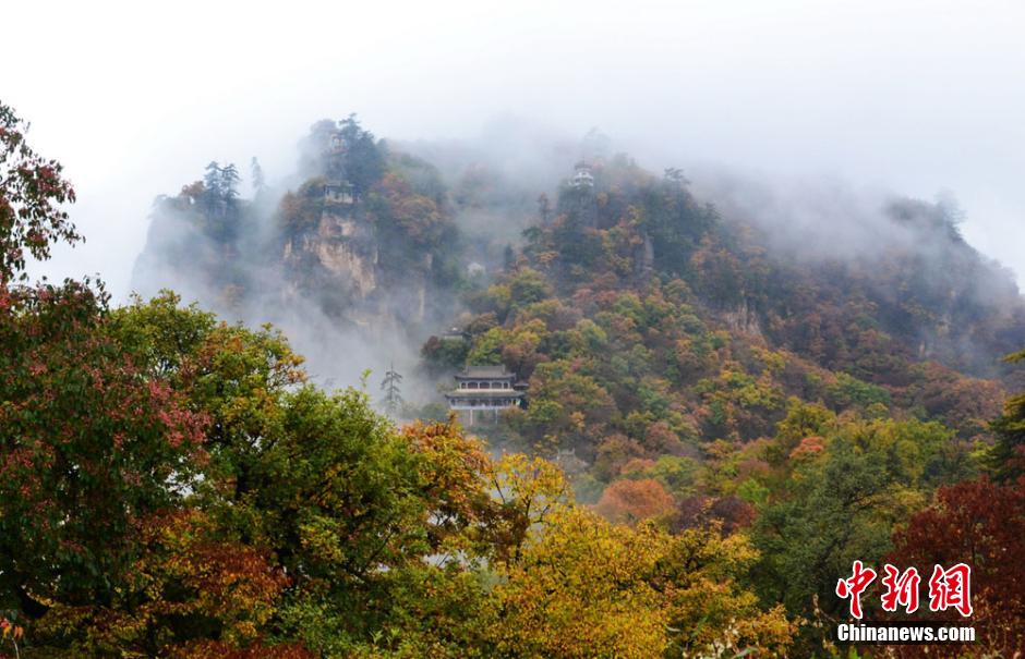 Picturesque autumn scenery of Kongtong Mountain