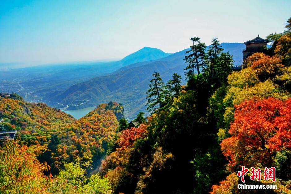 Picturesque autumn scenery of Kongtong Mountain