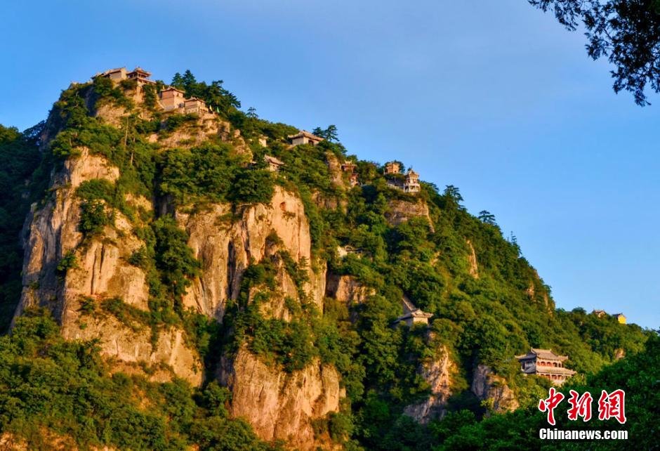 Picturesque autumn scenery of Kongtong Mountain