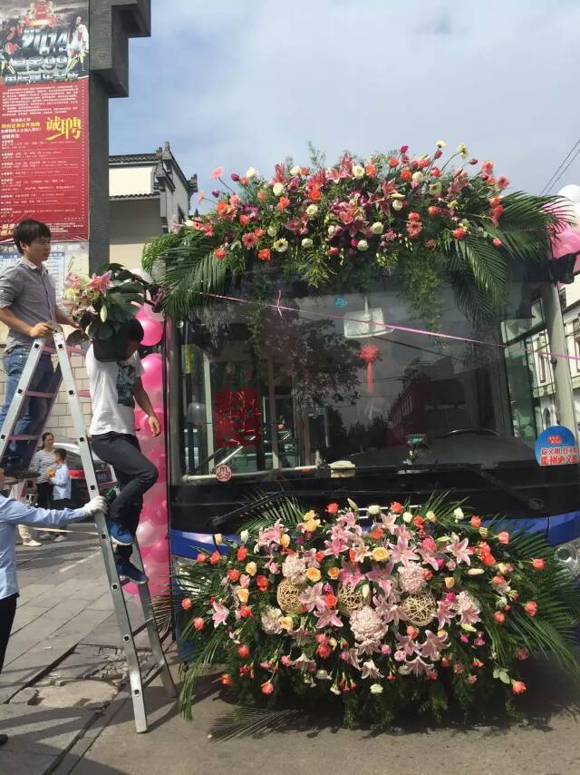 Transforming bus into wedding car, a low carbon consumption pattern