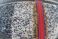 Heavy traffic turns expressway into huge parking lot