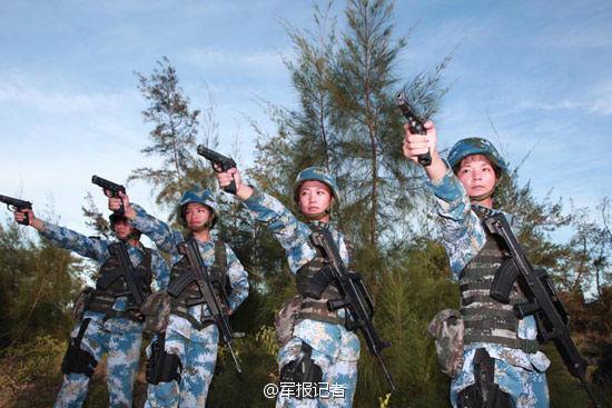 Female PLA amphibious scouts in training